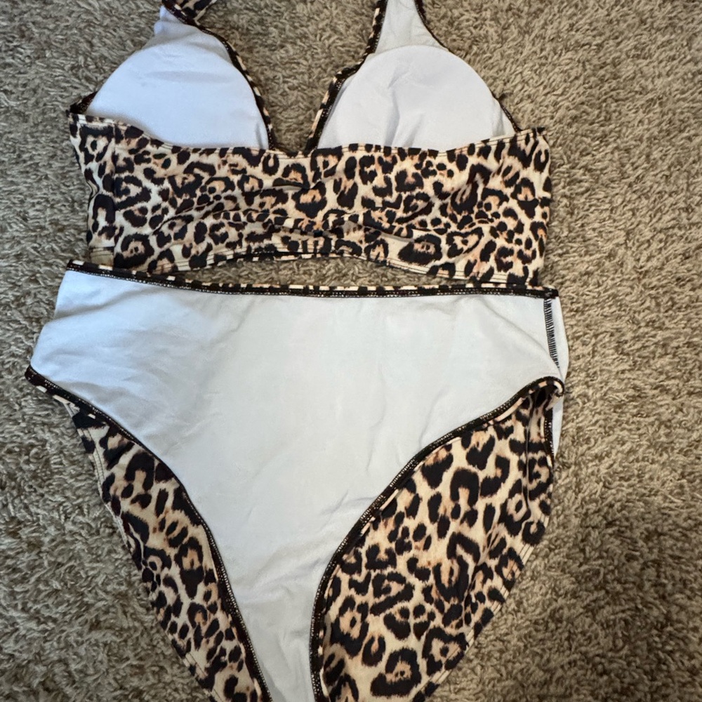 SOLD 🛑Leopard Print Halter Bikini Set - Picture 4 of 5